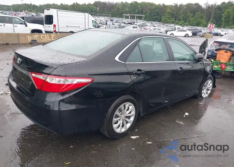 2016 Toyota Camry Hybrid Le z USA, uszkodzony, nr VIN 4T1BD1FK1GU191308